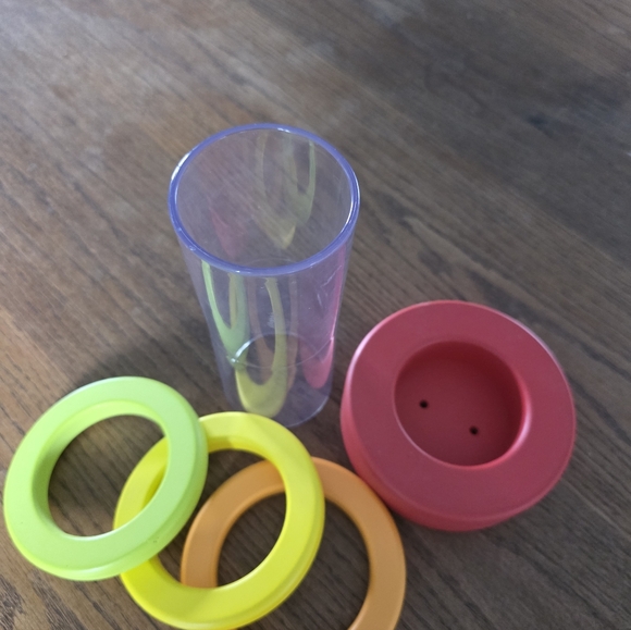 Lovevery Clear Tube with Stackkng Rings - Picture 2 of 3